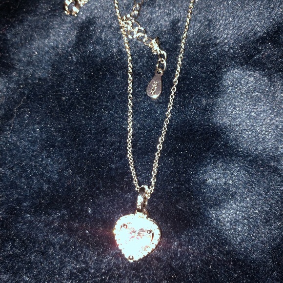 Used but practically new heart necklace - Picture 3 of 3